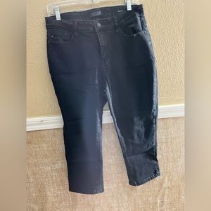 Womens Judy blue capri fit